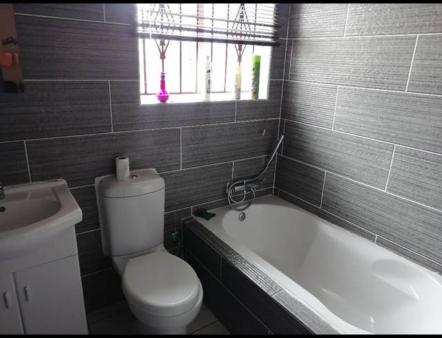 3 bed property to rent in EVANS PARK